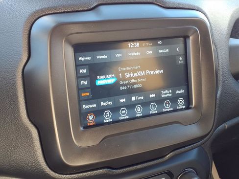 Used 2021 Jeep Renegade Latitude image 4