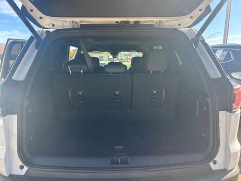 Used 2025 GMC Acadia Elevation image 26