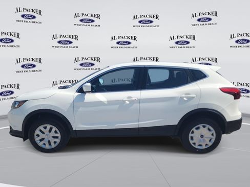 Used 2018 Nissan Rogue Sport S FWD image 2