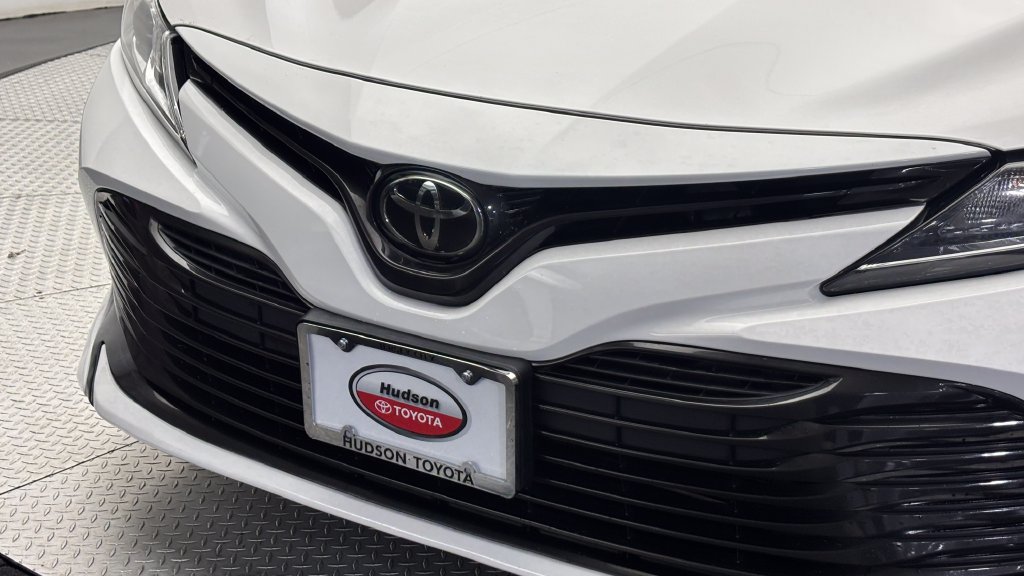 Used 2018 Toyota Camry LE FWD image 2