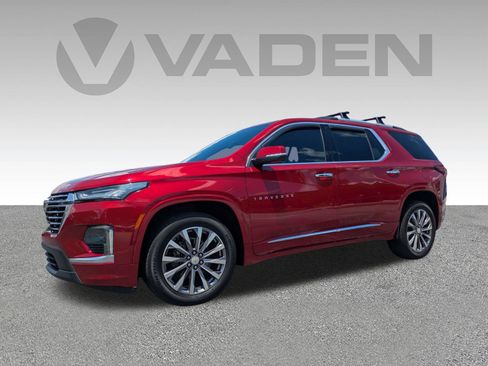 Used 2023 Chevrolet Traverse Premier FWD image 2