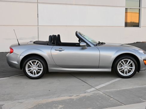 Used 2009 MAZDA MX-5 Miata Sport image 12