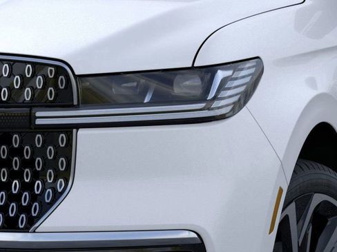 New 2026 Lincoln Navigator Reserve AWD/4WD image 18