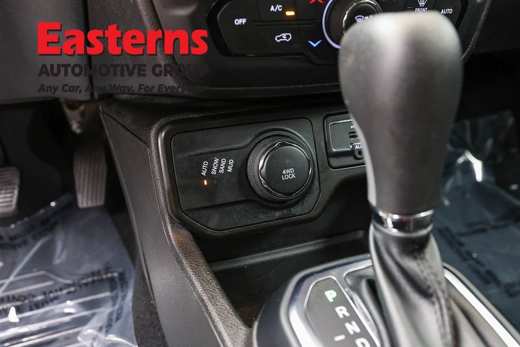 Used 2021 Jeep Renegade Latitude AWD/4WD image 22