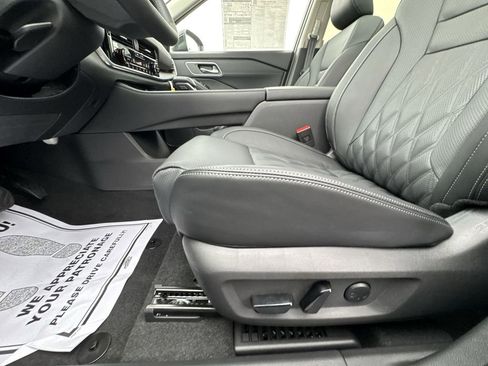 New 2026 Nissan Rogue Platinum w/ Platinum Premium Package image 12