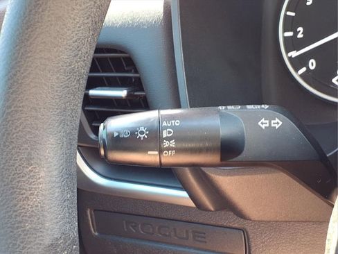 Used 2023 Nissan Rogue S FWD image 18