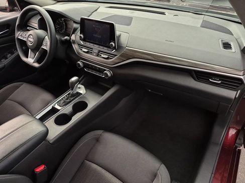 Used 2025 Nissan Altima 2.5 SV FWD image 32