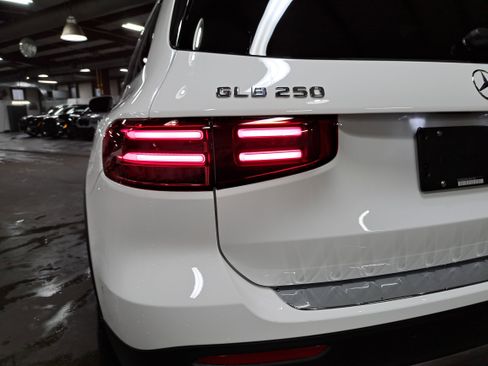 New 2026 Mercedes-Benz GLB 250 4MATIC image 35