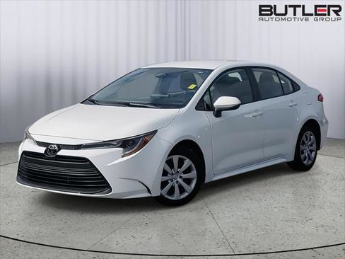 Certified 2024 Toyota Corolla LE image 1