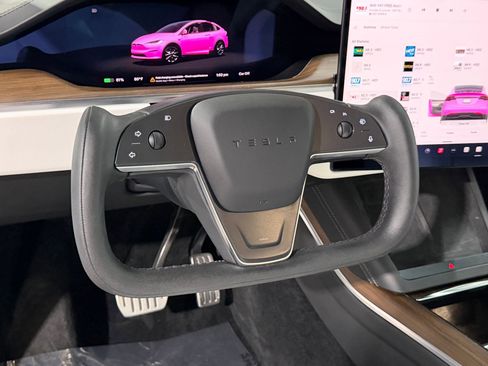 Used 2023 Tesla Model X image 14