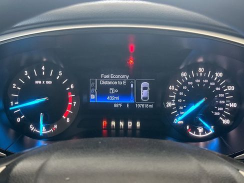 Used 2014 Ford Fusion SE FWD image 25