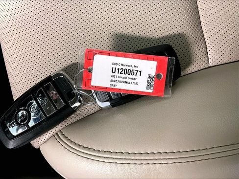 Used 2021 Lincoln Corsair AWD w/ Premium Package image 32