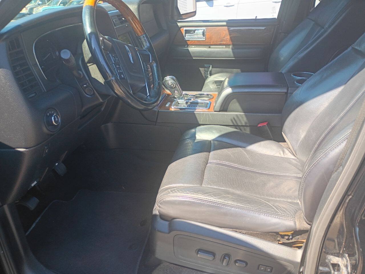 Used 2016 Lincoln Navigator L Select AWD/4WD image 9
