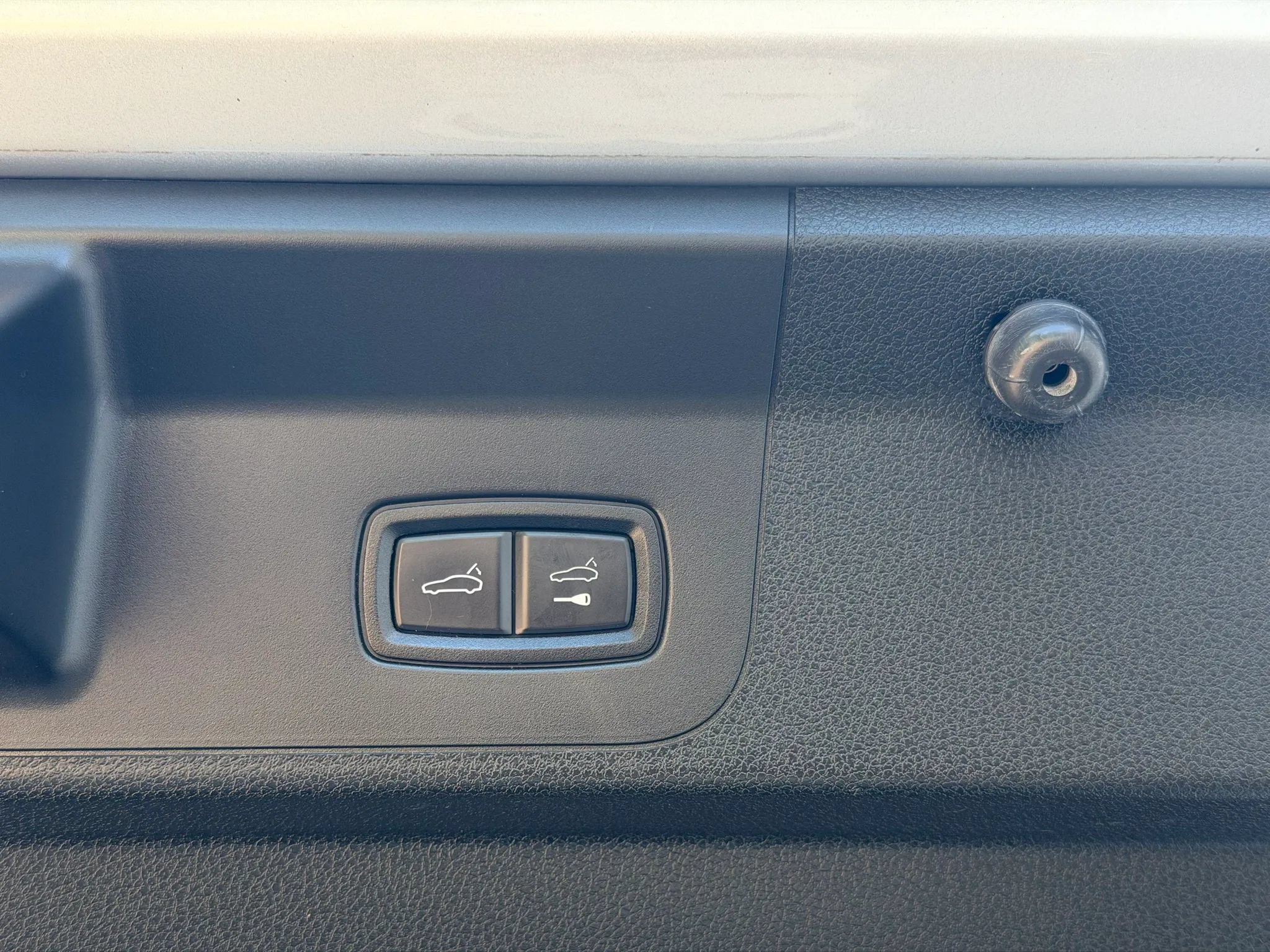 Used 2018 Porsche Panamera 4 AWD/4WD image 18