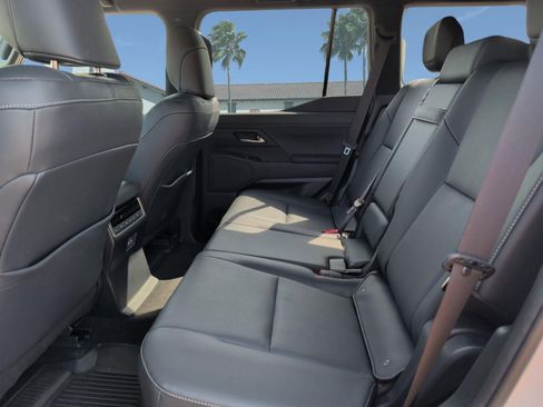 Used 2025 Lexus GX 550 w/ Accessory Package (2T) AWD/4WD image 25