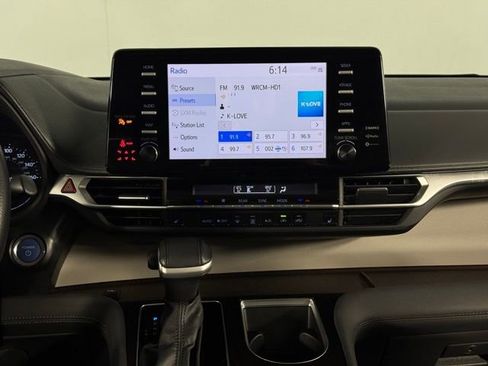 Used 2024 Toyota Sienna XLE image 24