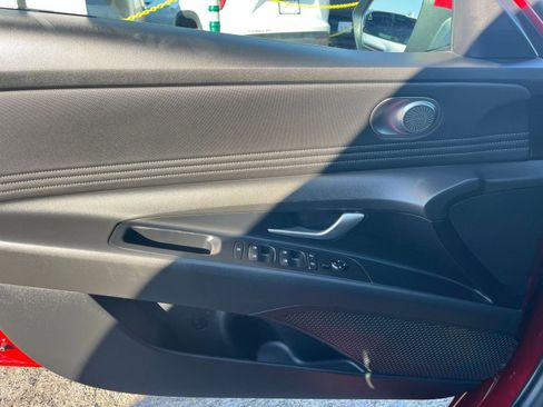 Used 2025 Hyundai Elantra SEL image 20