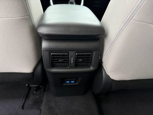 Used 2022 Toyota RAV4 XLE FWD image 32
