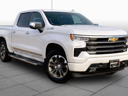 Used 2024 Chevrolet Silverado 1500 High Country w/ Technology Package AWD/4WD image 3