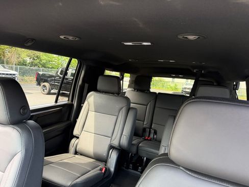 Certified 2025 Chevrolet Suburban Z71 w/ Comfort Package AWD/4WD image 31