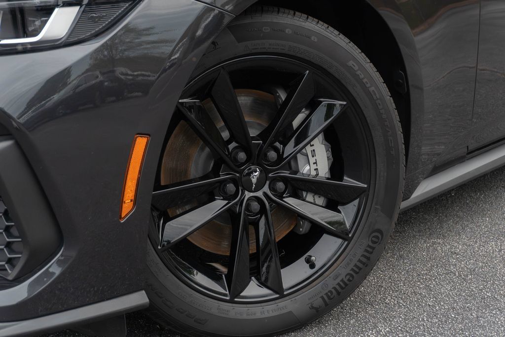 Used 2024 Ford Mustang GT RWD image 2