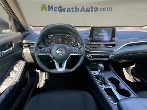 Used 2025 Nissan Altima 2.5 SV FWD image 11