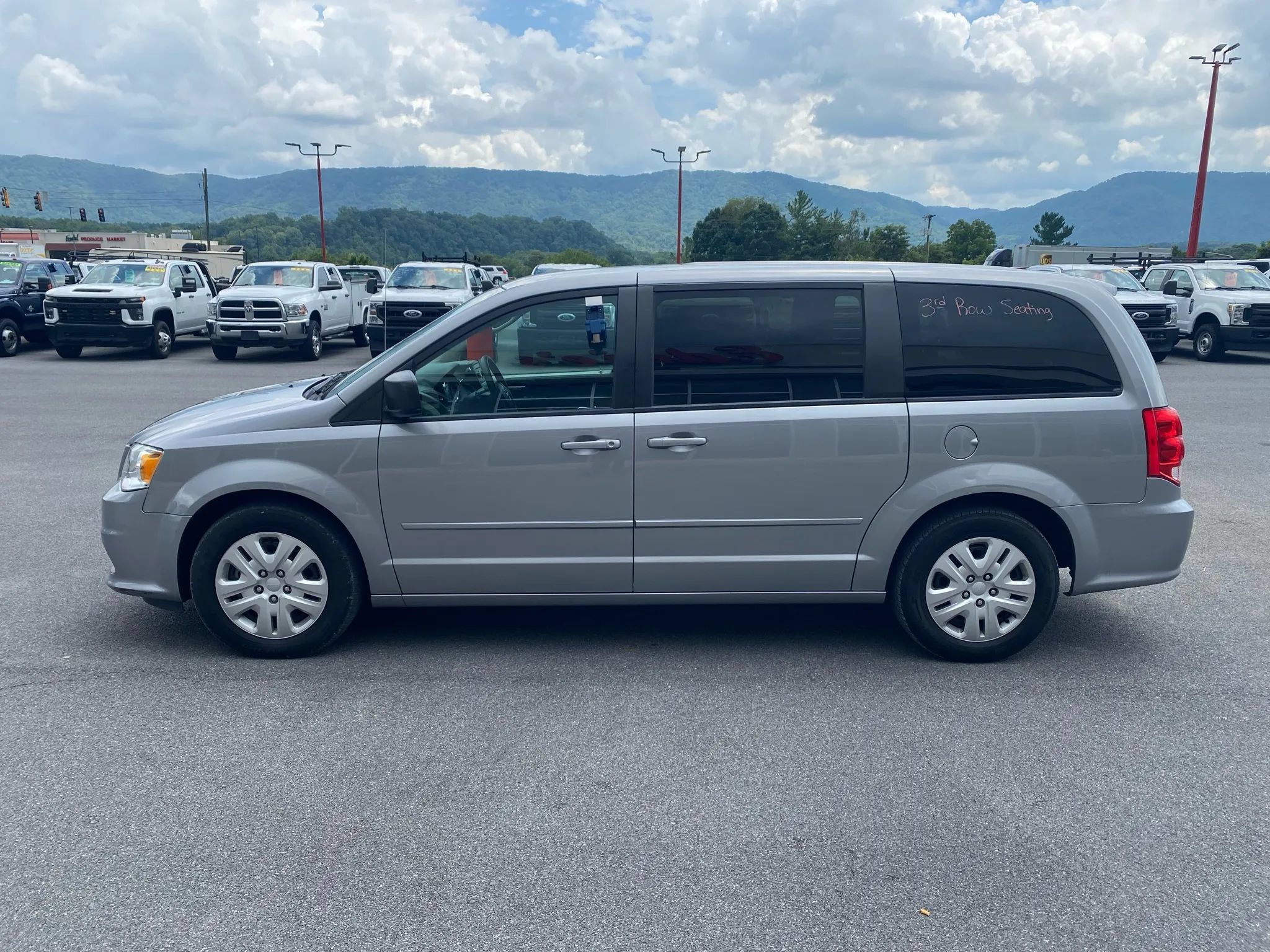 Used 2016 Dodge Grand Caravan SE w/ Quick Order Package 29E SE FWD image 5