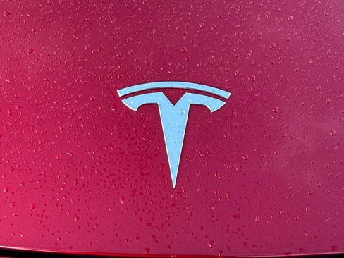 Used 2024 Tesla Model Y Long Range AWD/4WD image 7