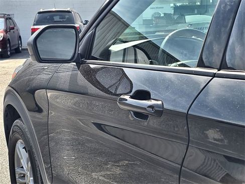 Used 2023 Ford Explorer XLT image 11