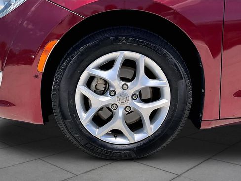 Used 2017 Chrysler Pacifica Touring-L Plus w/ Advanced Safetytec Group FWD image 10