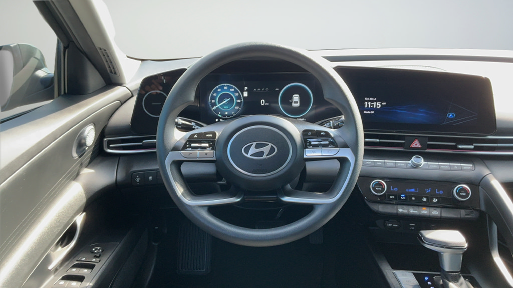 Used 2024 Hyundai Elantra SEL FWD image 9