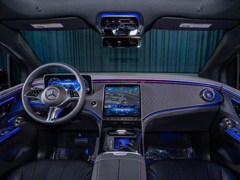 New 2026 Mercedes-Benz EQE 320 4MATIC SUV image 14