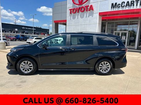 Used 2025 Toyota Sienna LE AWD/4WD image 13