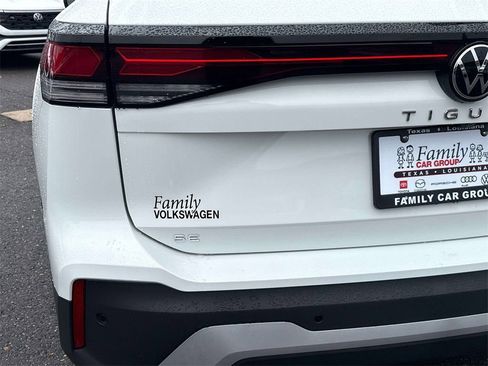 New 2026 Volkswagen Tiguan SE image 8