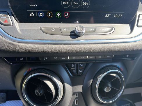 Used 2025 Chevrolet Blazer LT FWD image 22