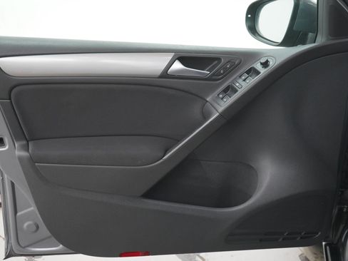 Used 2012 Volkswagen Golf 4-Door FWD image 18