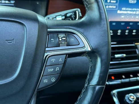 Used 2024 Lincoln Navigator Premiere AWD/4WD image 39