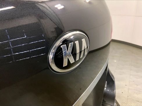 Used 2018 Kia Sedona SX FWD image 30