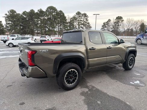 Used 2025 Toyota Tacoma SR5 image 8