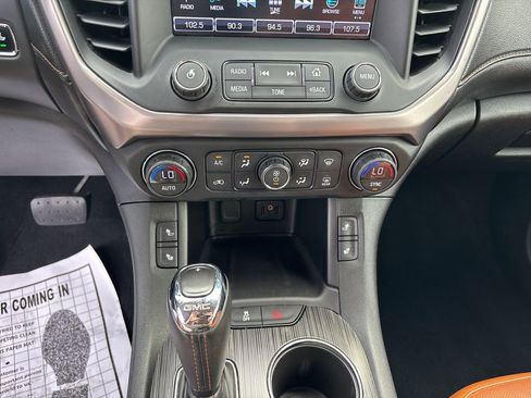 Used 2017 GMC Acadia SLT image 18