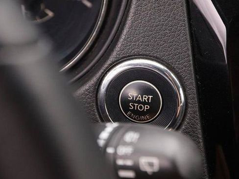 Used 2020 Nissan Rogue SV FWD image 15