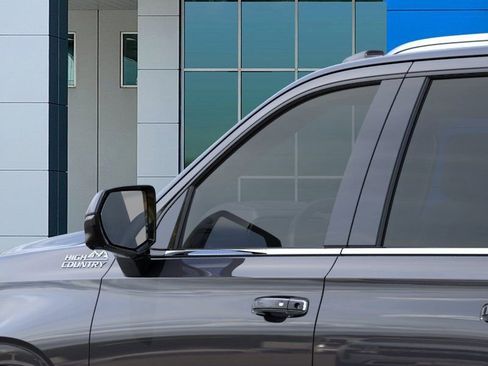 New 2026 Chevrolet Suburban High Country AWD/4WD image 12
