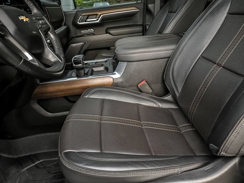 Used 2023 Chevrolet Silverado 1500 High Country w/ High Country Premium Package AWD/4WD image 14