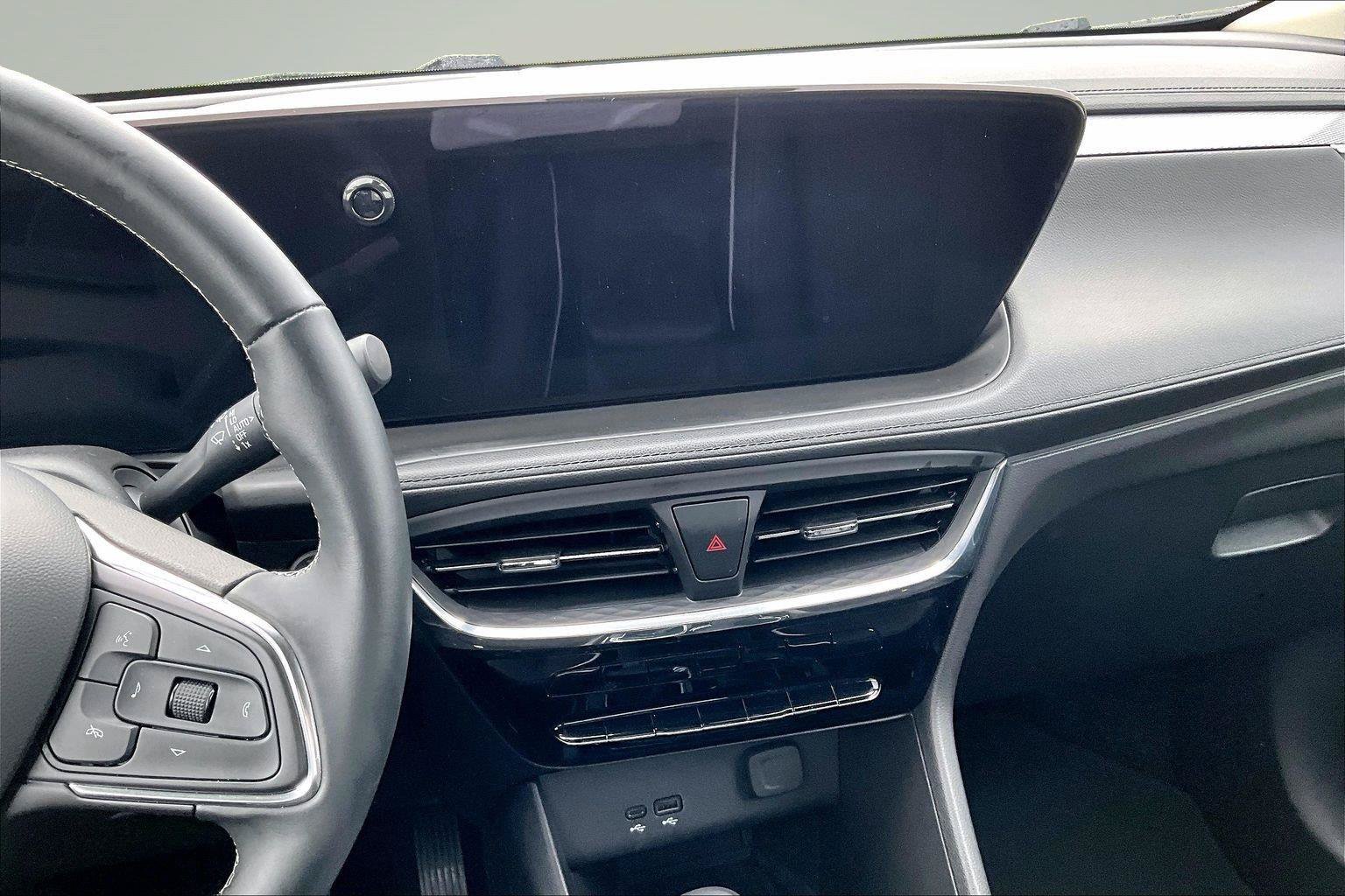 Used 2025 Buick Encore GX Avenir w/ Avenir Technology Package FWD image 7