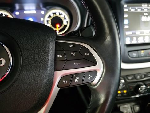 Used 2018 Jeep Cherokee Overland w/ Technology Group AWD/4WD image 26