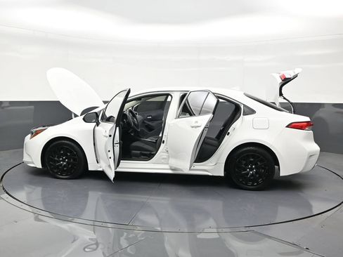 Used 2021 Toyota Corolla LE FWD image 30