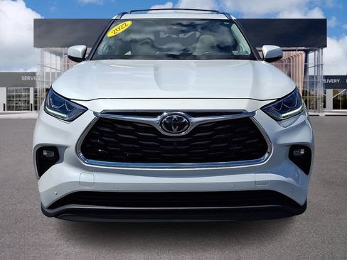 Used 2022 Toyota Highlander Limited AWD/4WD image 2