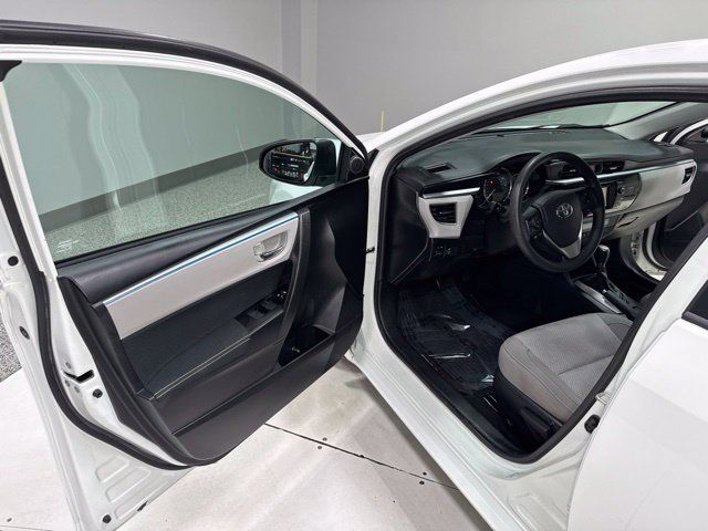 Used 2016 Toyota Corolla LE FWD image 5