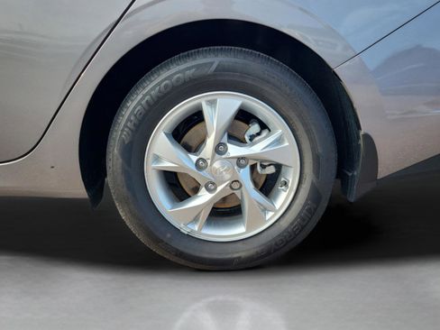 Certified 2023 Hyundai Elantra SE image 5