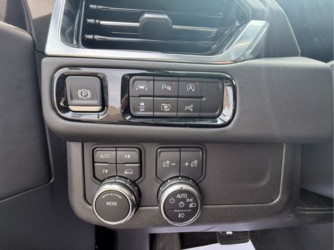 Used 2025 GMC Yukon Denali AWD/4WD image 23